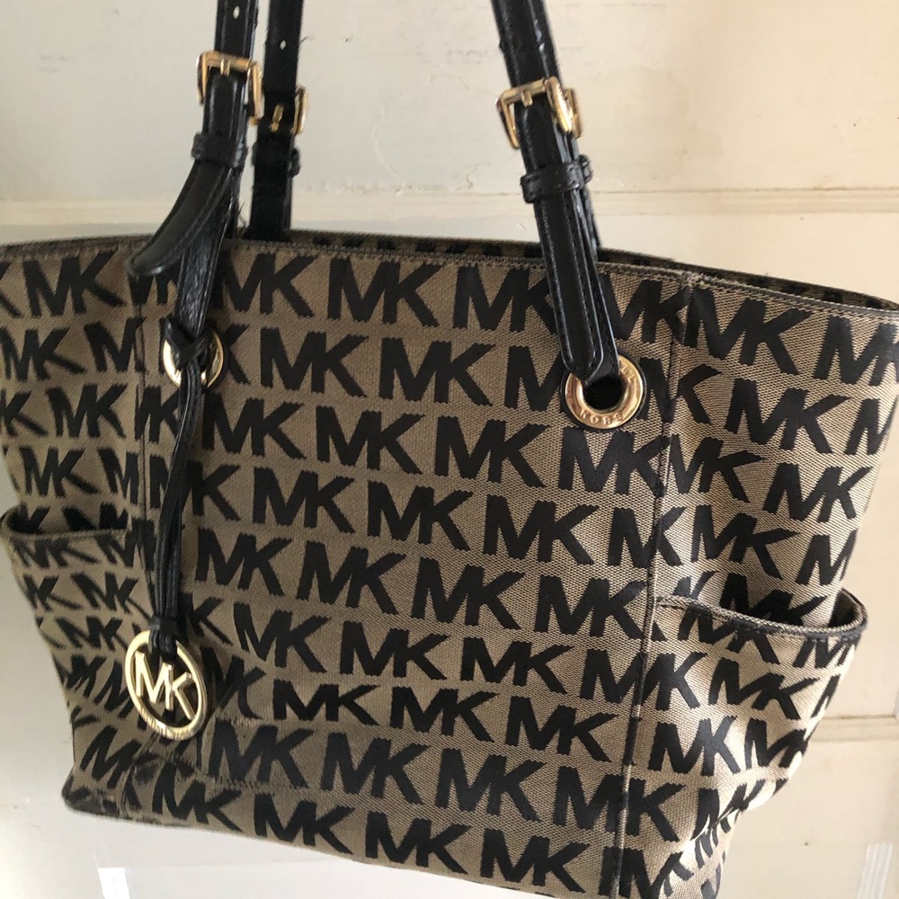 Micheal Kors purse 👜